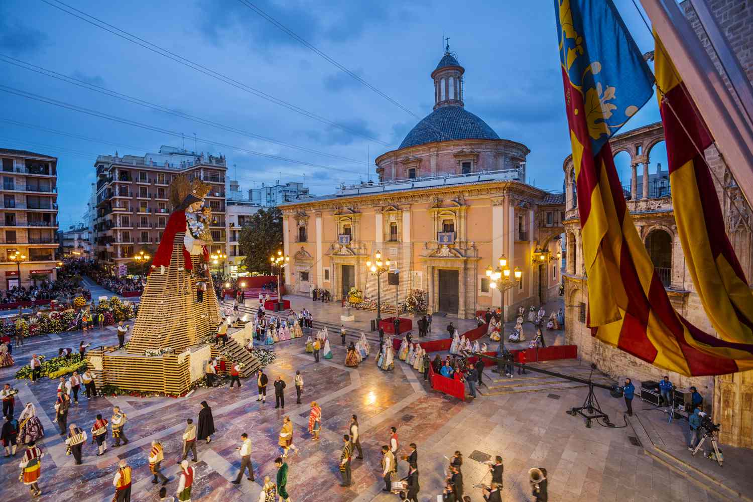 Discovering Spain: A Guide to Laws, Customs, and Etiquette
